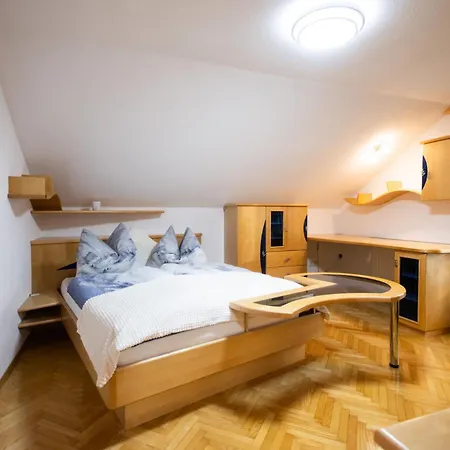 Petzen Panorama Apartment *